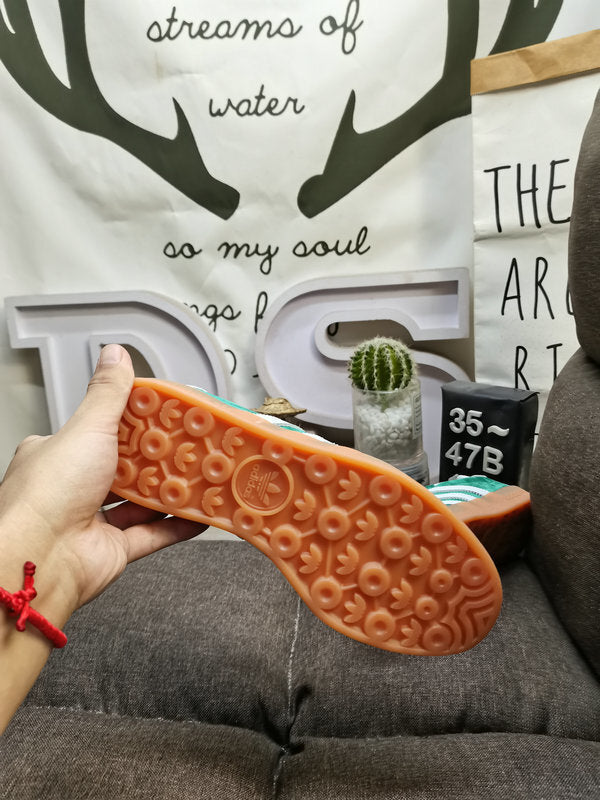 Gazelle Indoor Green/White