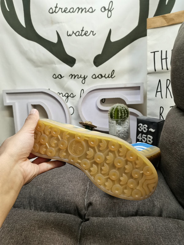 Gazelle Indoor Blue/White