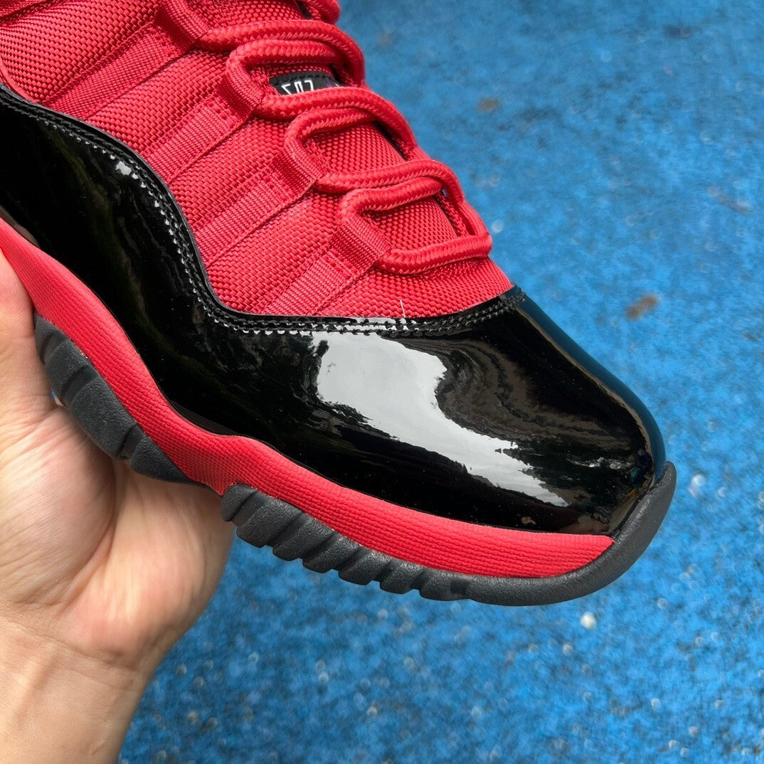 Air Jordan 11 Red