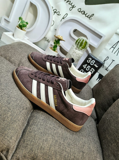 Gazelle Indoor Dark Brown/White