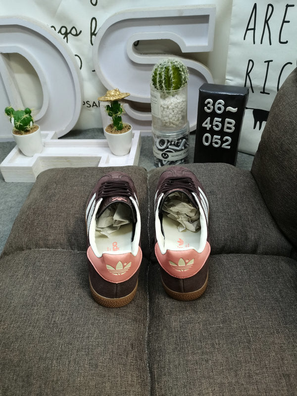 Gazelle Indoor Dark Brown/White