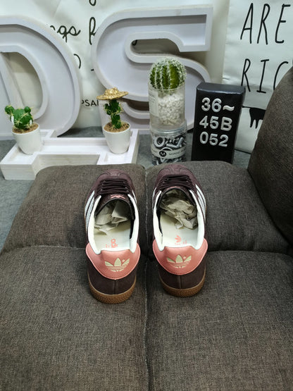 Gazelle Indoor Dark Brown/White