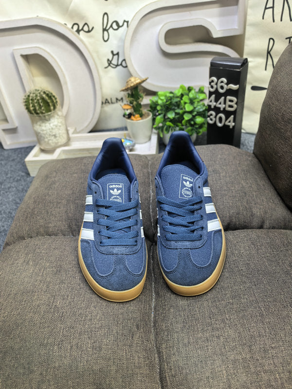 Gazelle Indoor Blue/White