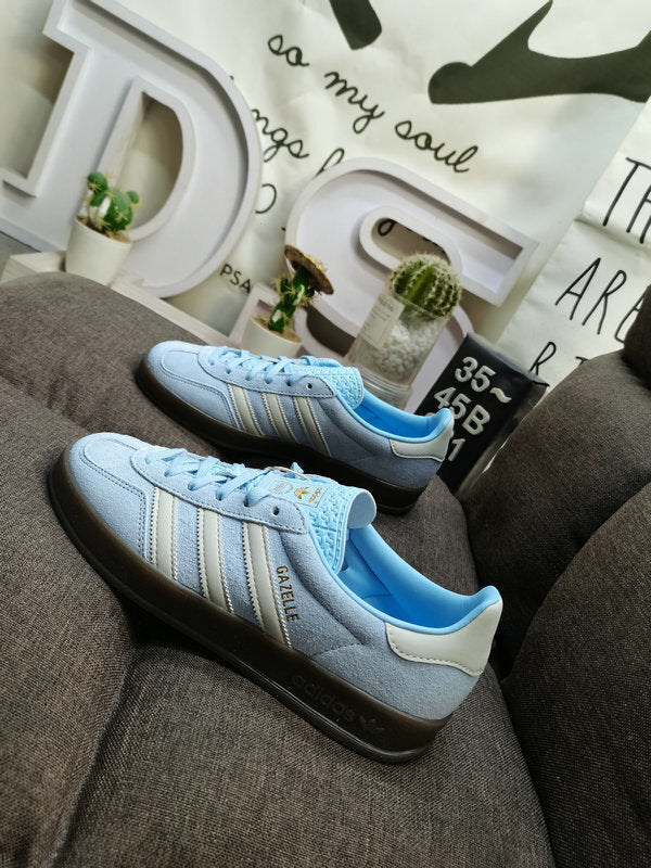 Gazelle Indoor Light Blue/White