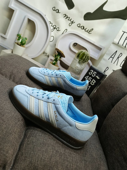 Gazelle Indoor Light Blue/White