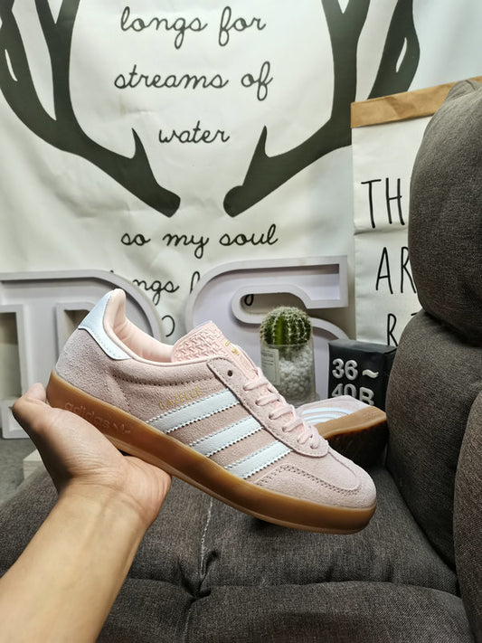 Gazelle Indoor Light Pink/White