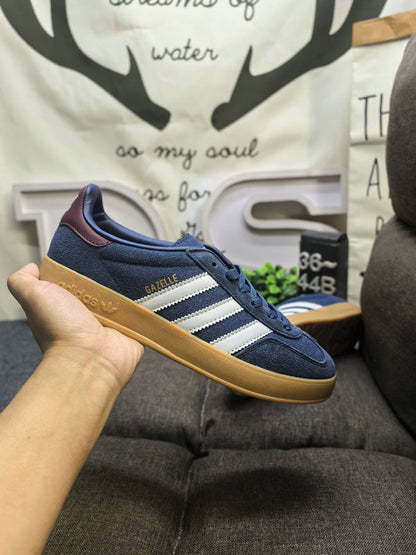 Gazelle Indoor Blue/White