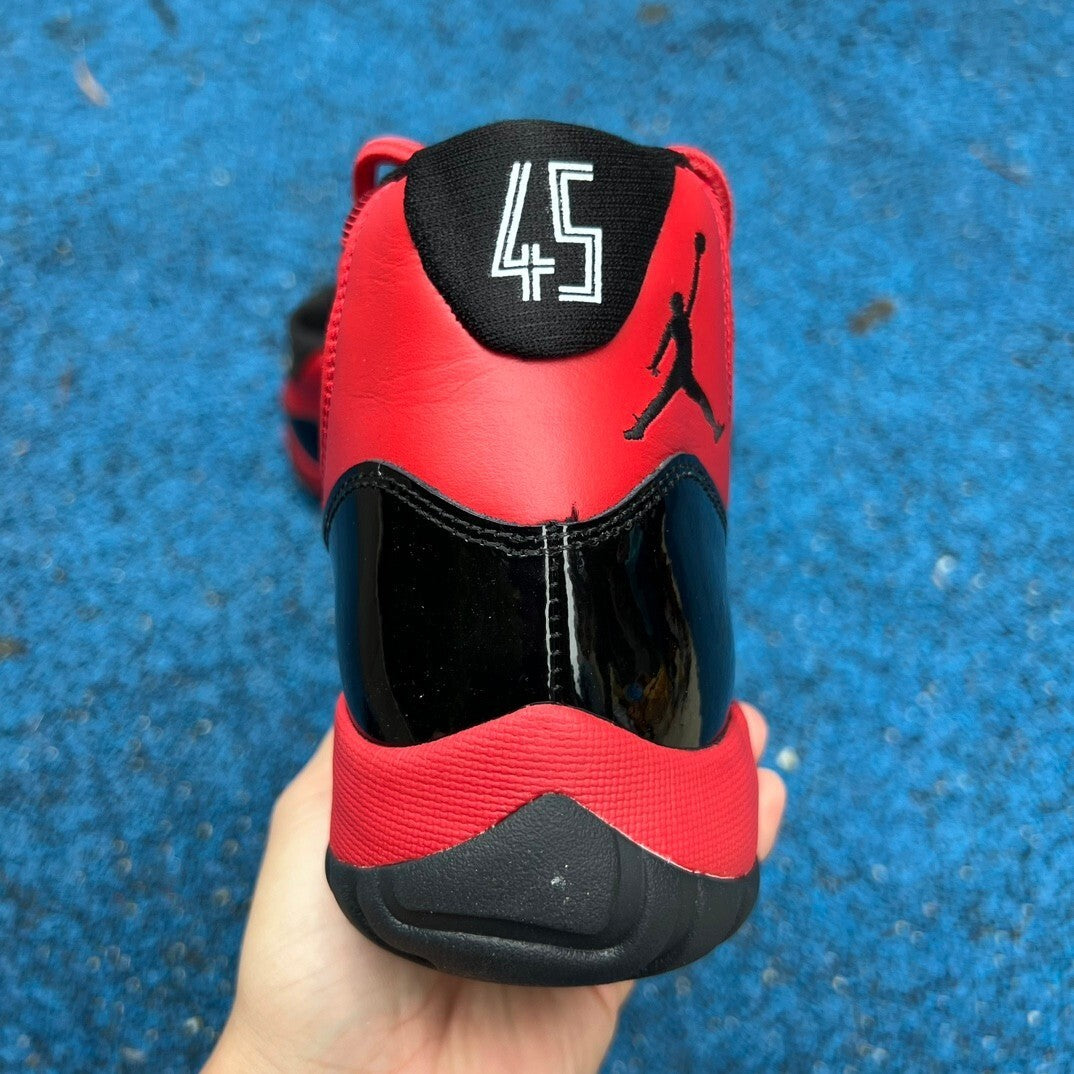Air Jordan 11 Red