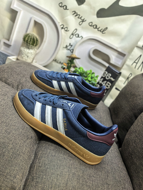 Gazelle Indoor Blue/White