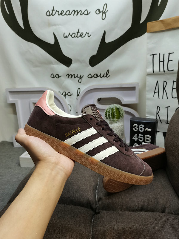 Gazelle Indoor Dark Brown/White