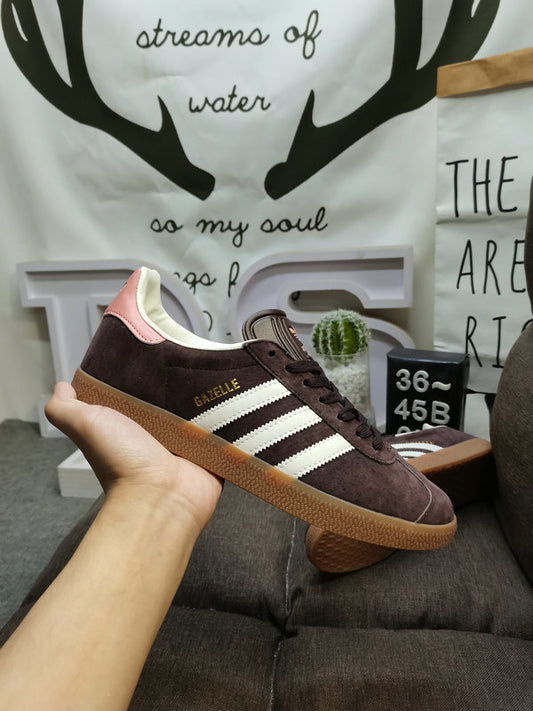 Gazelle Indoor Dark Brown/White