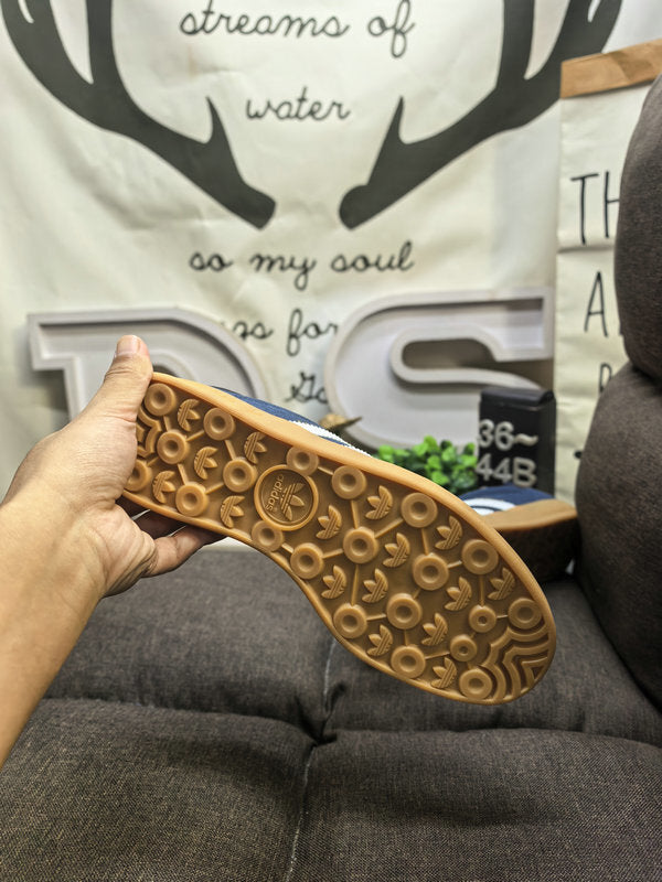 Gazelle Indoor Blue/White