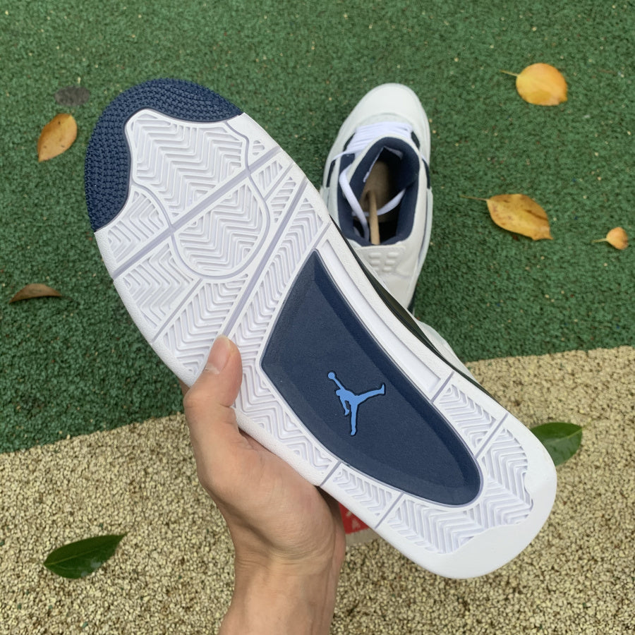 Air Jordan 4 Columbia
