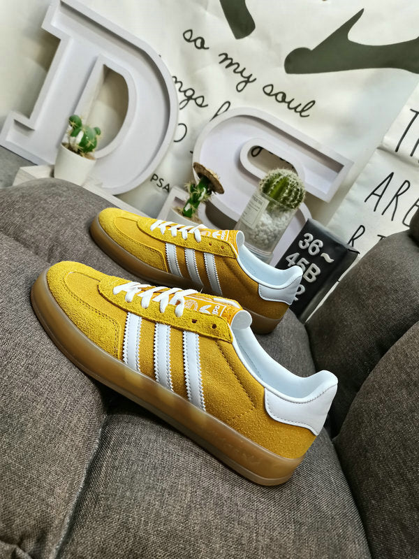 Gazelle Indoor Yellow/White