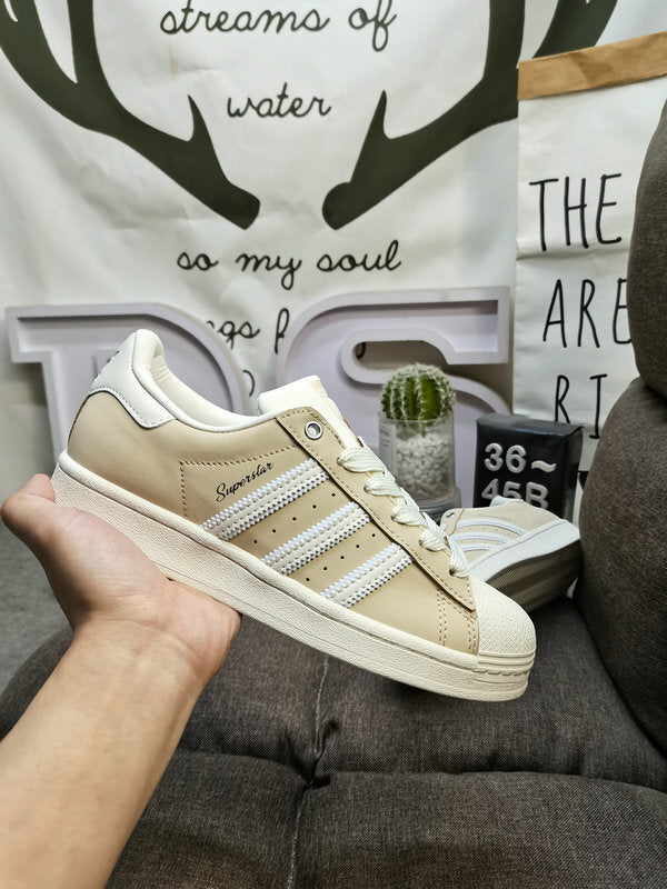 Originals Superstar Beige/White