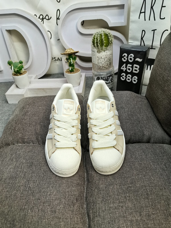 Originals Superstar Beige/White