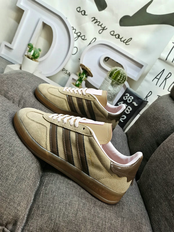Gazelle Indoor Light Brown/Dark Brown