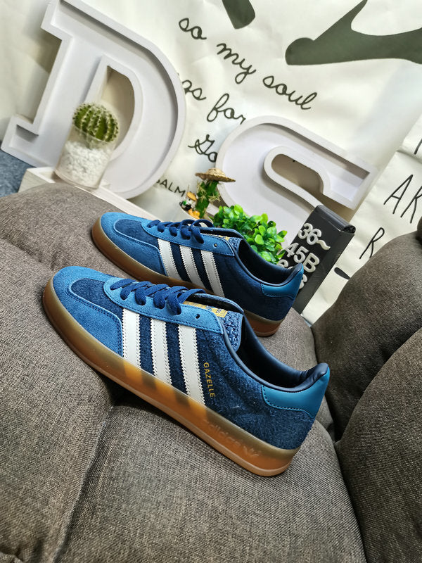 Gazelle Indoor Blue/White
