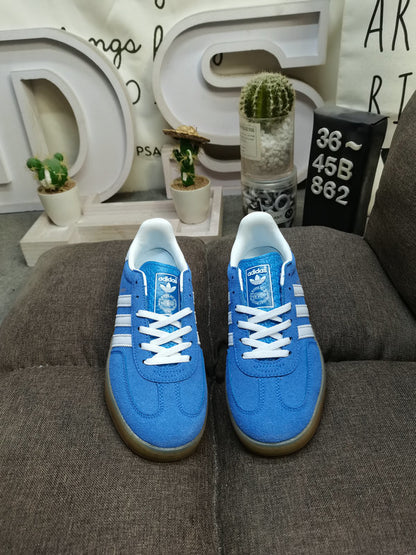 Gazelle Indoor Blue/White