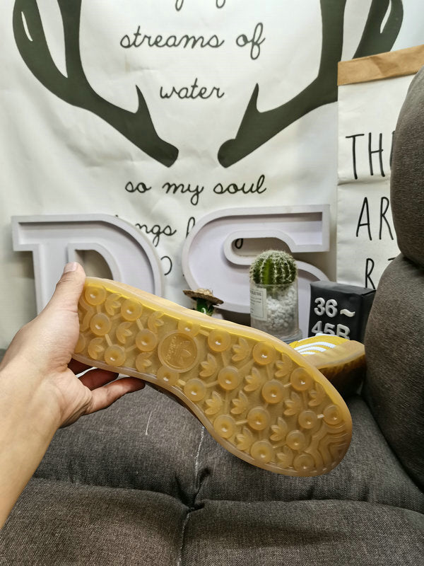 Gazelle Indoor Yellow/White