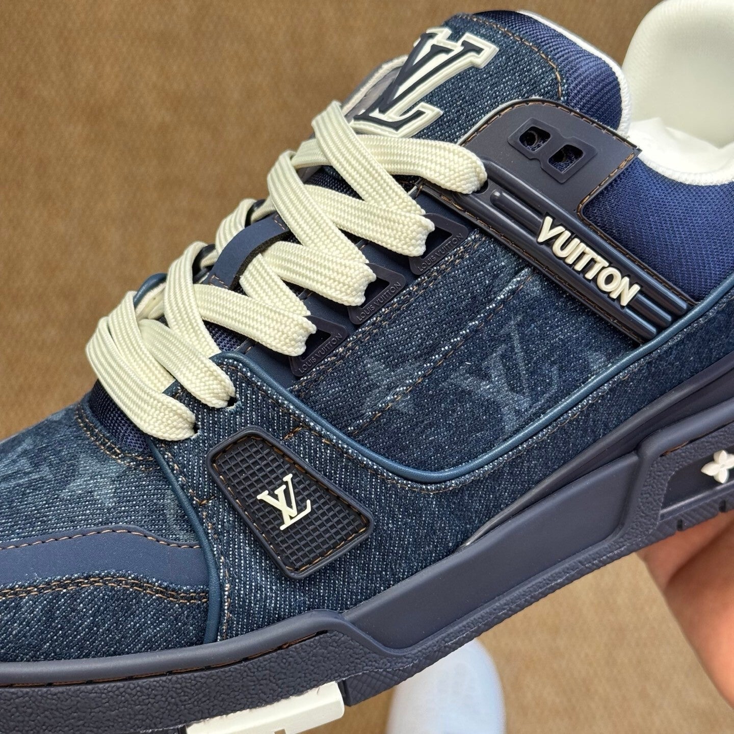 LV Trainer Blue