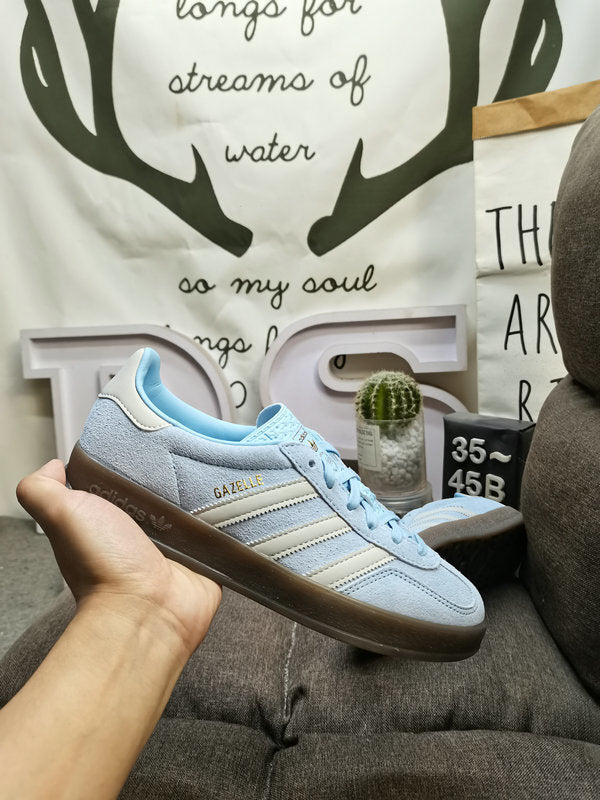Gazelle Indoor Light Blue/White