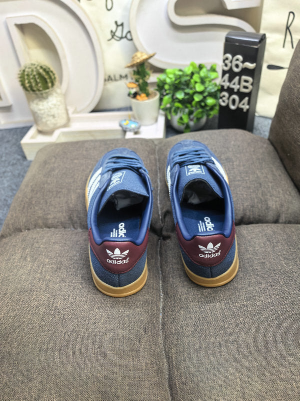 Gazelle Indoor Blue/White