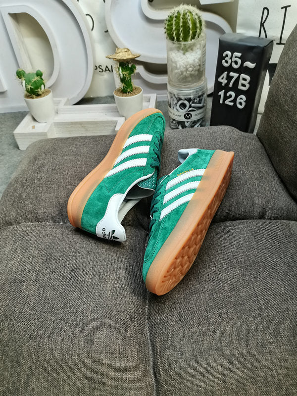 Gazelle Indoor Green/White