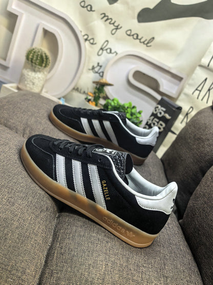 Gazelle Indoor Black/White