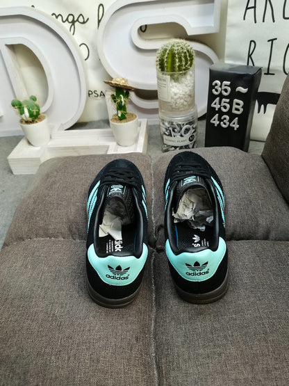 Gazelle Indoor Black/Blue