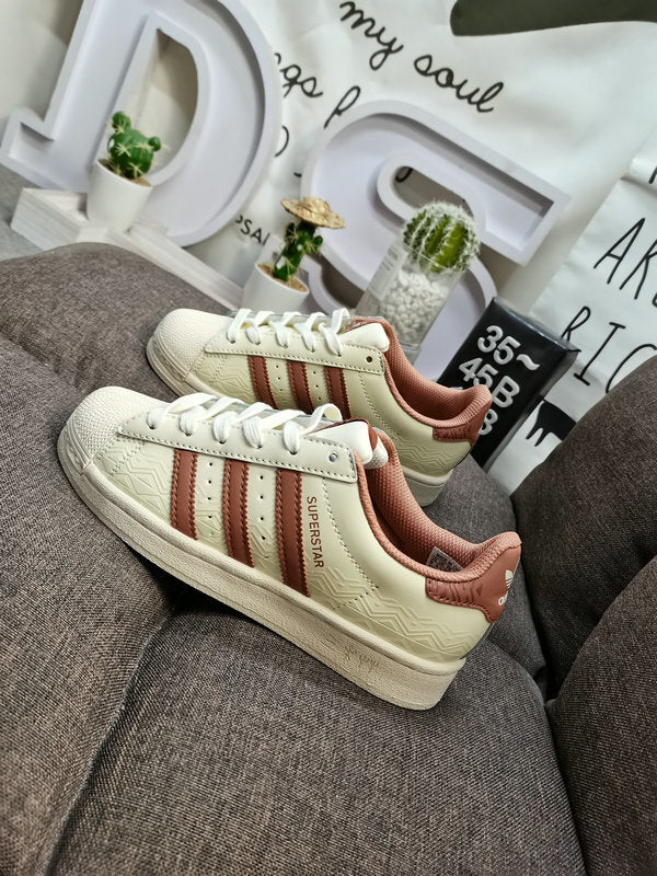 Originals Superstar White Sand/Brown