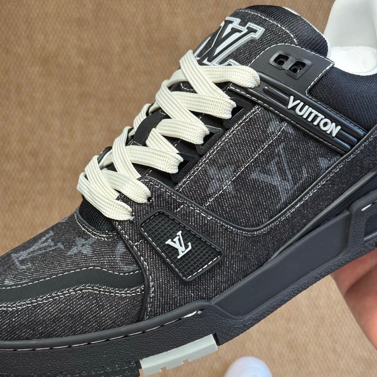LV Trainer Black