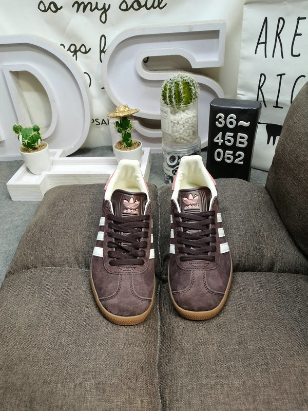 Gazelle Indoor Dark Brown/White