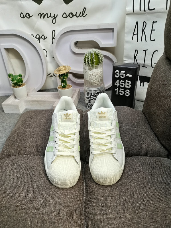 Originals Superstar White/Light Green