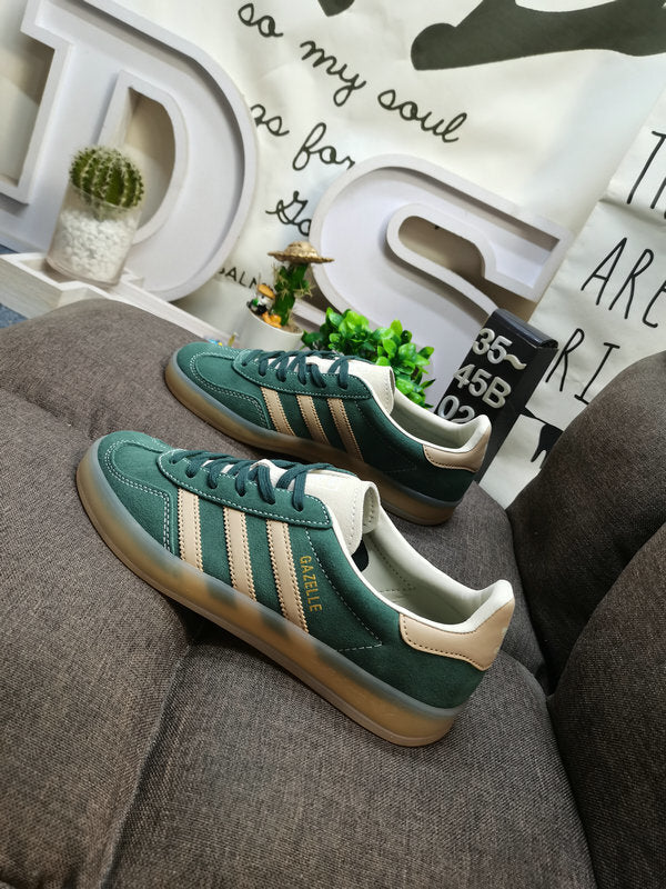 Gazelle Indoor Green/Beige