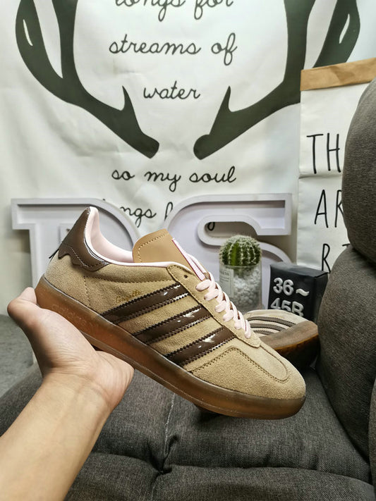 Gazelle Indoor Light Brown/Dark Brown