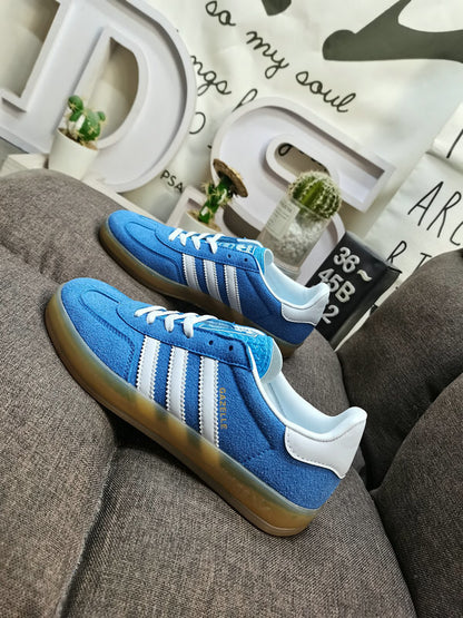 Gazelle Indoor Blue/White