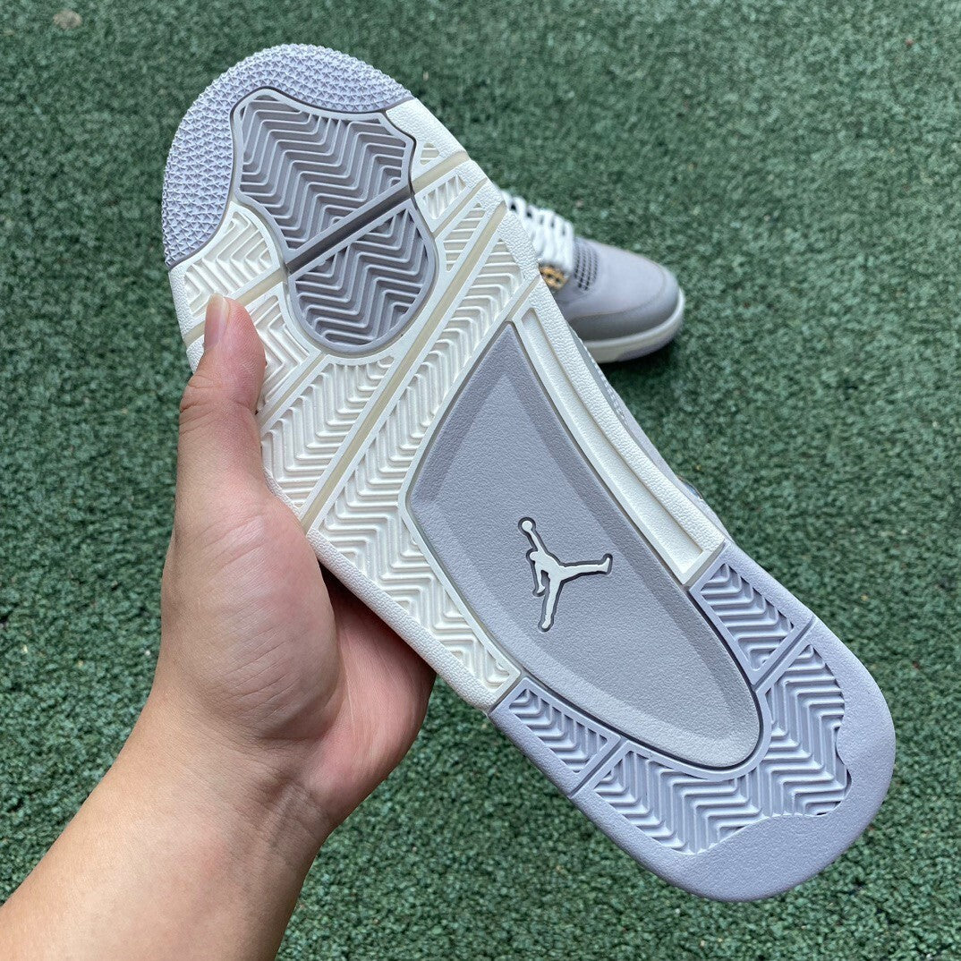 Air Jordan 4 'Frozen Moments'