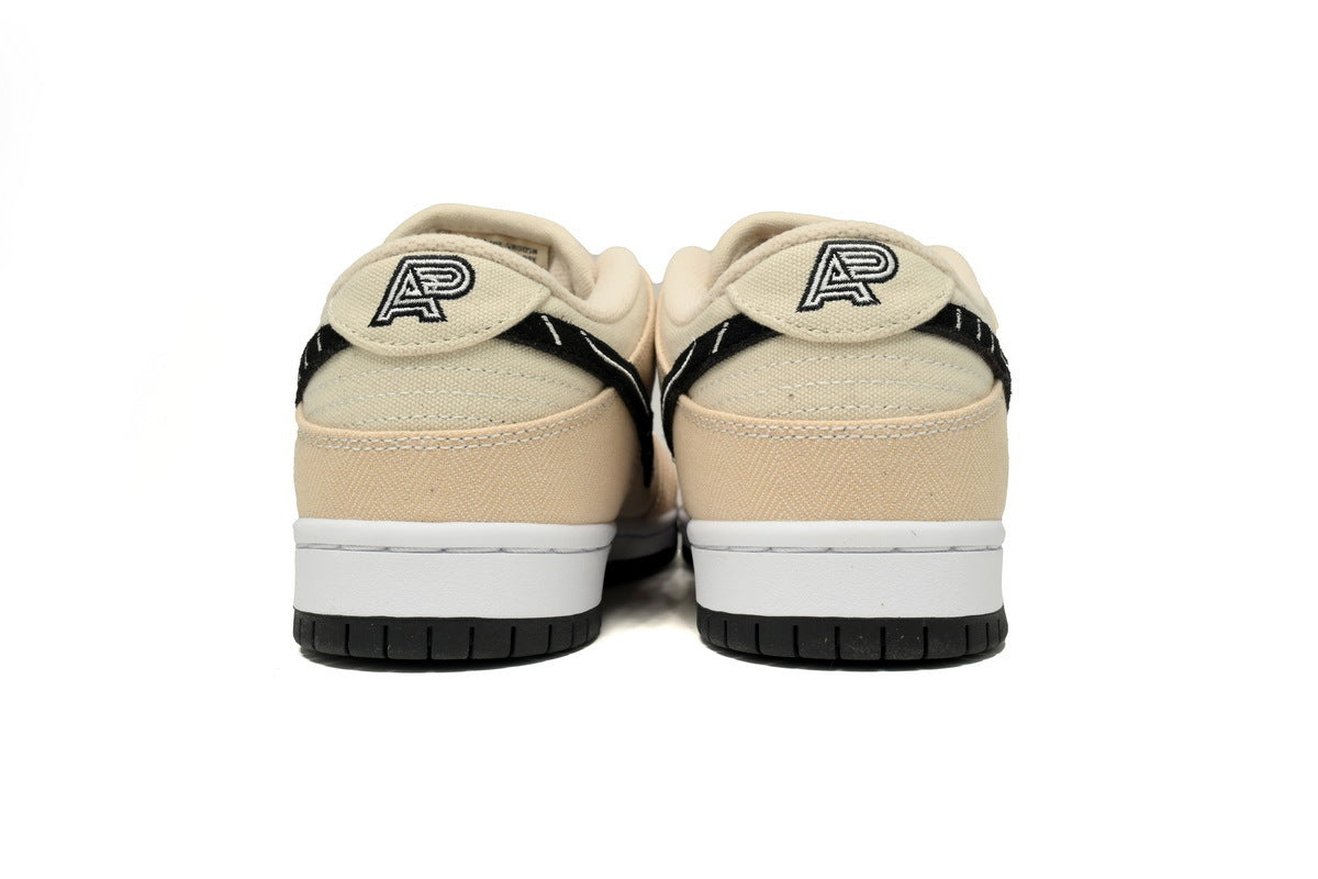 Albino & Preto × Nike SB Dunk Low Pro "Blanco Perla"