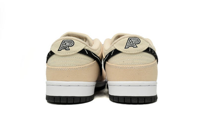 Albino & Preto × Nike SB Dunk Low Pro "Blanco Perla"