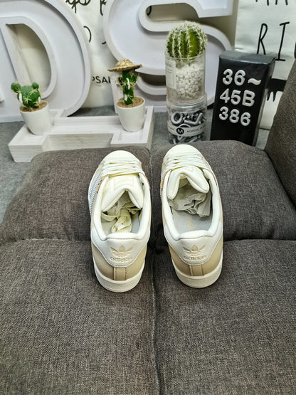 Originals Superstar Beige/White