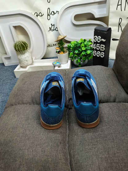 Gazelle Indoor Blue/White